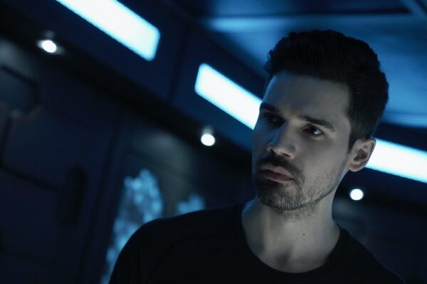 James Holden (Steven Strait) in una scena della stagione 5 di The Expanse. Credits: Amazon Prime Video.
