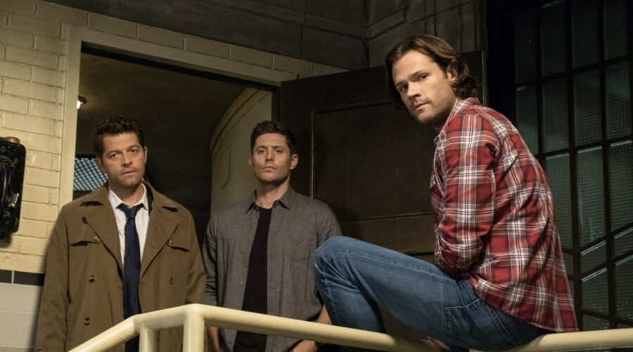 Supernatural 14: Misha Collins (Castiel), Jensen Ackles (Dean), Jared Padalecki (Sam). Credits: Rai 4/Warner Television.