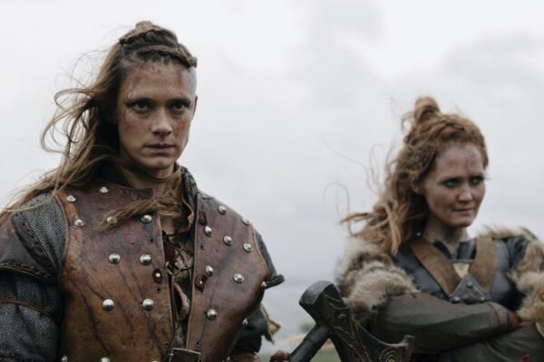 Alfhildr (Krista Kosonen) e Urd (Ágústa Eva Erlendsdóttir) in una scena della serie. Credits: HBO Nordic via RaiPlay.