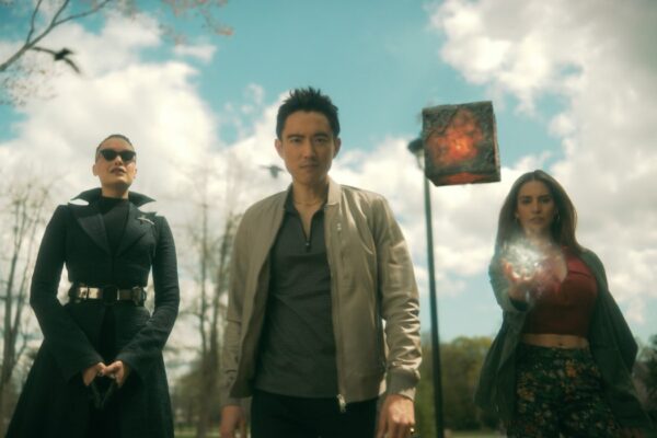 Da Sinistra: Britne Oldford (Fei), Justin H. Min (Ben) e Genesis Rodriguez (Sloane) In