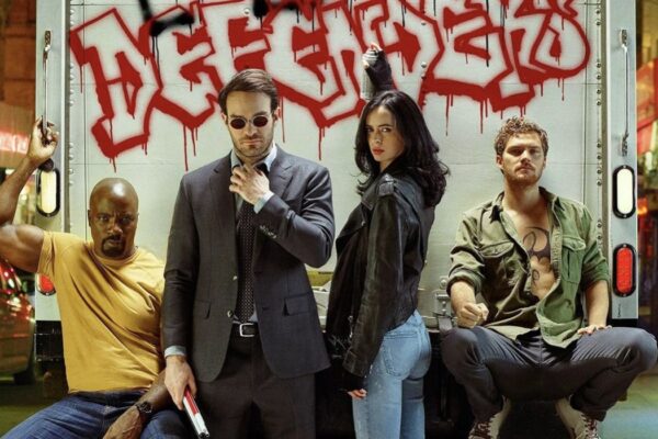 I Defenders. Da sinistra: Mike Colter (Luke Cage), Charlie Cox (Daredevil), Krysten Ritter (Jessica Jones) e Finn Jones (Iron Fist). Credits: Marvel Television/Netflix. serie tv marvel netflix disney+