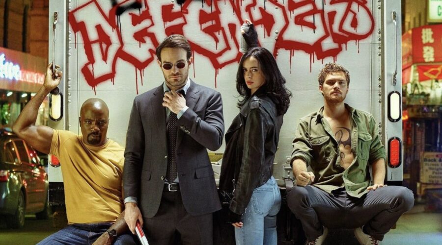 I Defenders. Da sinistra: Mike Colter (Luke Cage), Charlie Cox (Daredevil), Krysten Ritter (Jessica Jones) e Finn Jones (Iron Fist). Credits: Marvel Television/Netflix. serie tv marvel netflix disney+