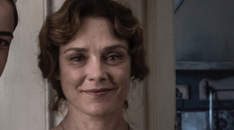 Fabrizia Sacchi Interpreta Lucia ne Il Commissario Ricciardi. Credits: Anna Camerlingo/Rai