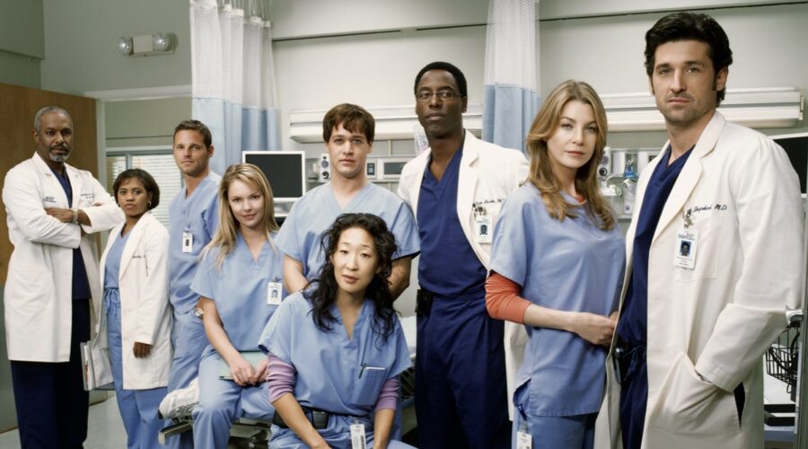 Il cast della prima stagione di Grey's Anatomy, nel catalogo di Star. Credits: Disney Plus.