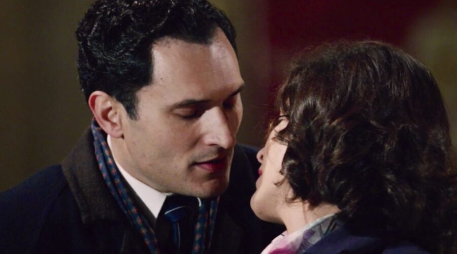 Il Paradiso Delle Signore 5 Vittorio Conti Interpretato Da Alessandro Tersigni E Beatrice Conti Interpretata Da Caterina Bertone Qui Nella Puntata 75 Mentre Si Stanno Per Baciare Credits Rai