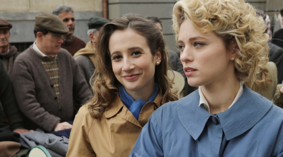 Il Paradiso Delle Signore Mariavittoria Cozzella E Francesca Del Fa Interpretano Dora Vianello E Irene Cipriani Credits Rai E P. Bruni