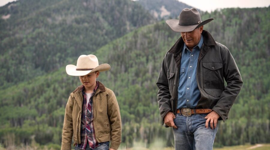 John Dutton con il nipotino in Yellowstone 3. Credits: Sky Italia