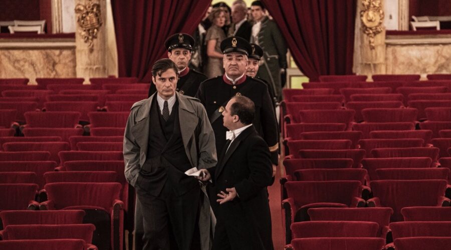 Lino Guanciale Interpreta Ricciardi In Una Scena De Il Commissario Ricciardi. Credits: Anna Camerlingo/Rai