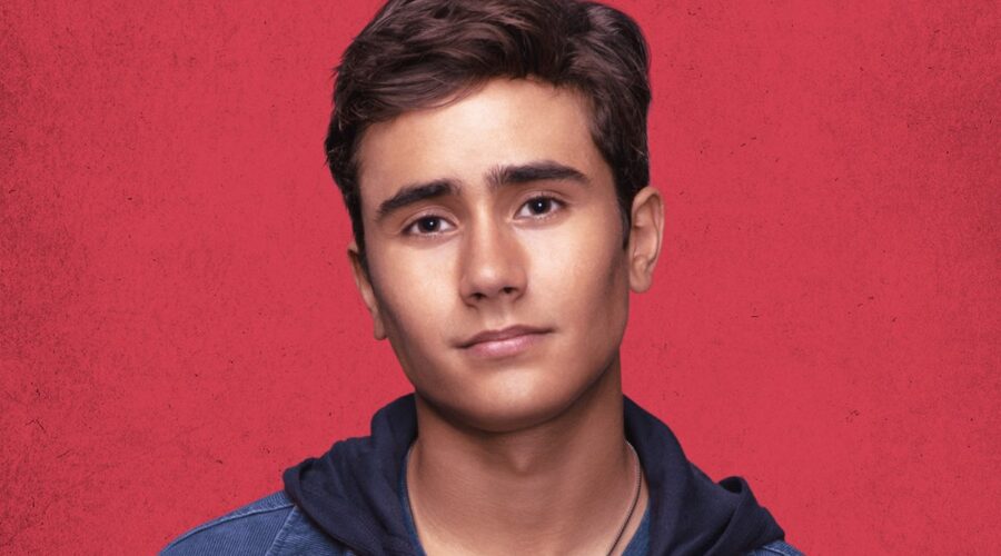 Michael Cimino nei panni del protagonista di Love, Victor. Credits: Disney+.