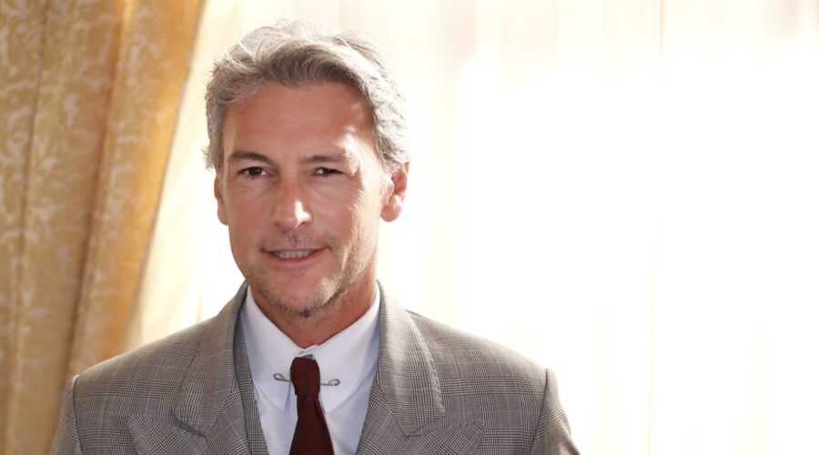 Roberto Farnesi Interpreta Umberto Guarnieri Ne Il Paradiso Delle Signore Daily Credits Rai