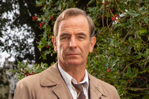 Robson Green Interpreta l'Ispettore Geordie In Grantchester 5. Credits: Giallo