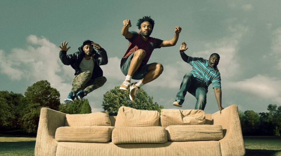 Da sinistra: Lakeith Stanfield, Donald Glover e Brian Tyree Henry. Credits: FX/Disney.
