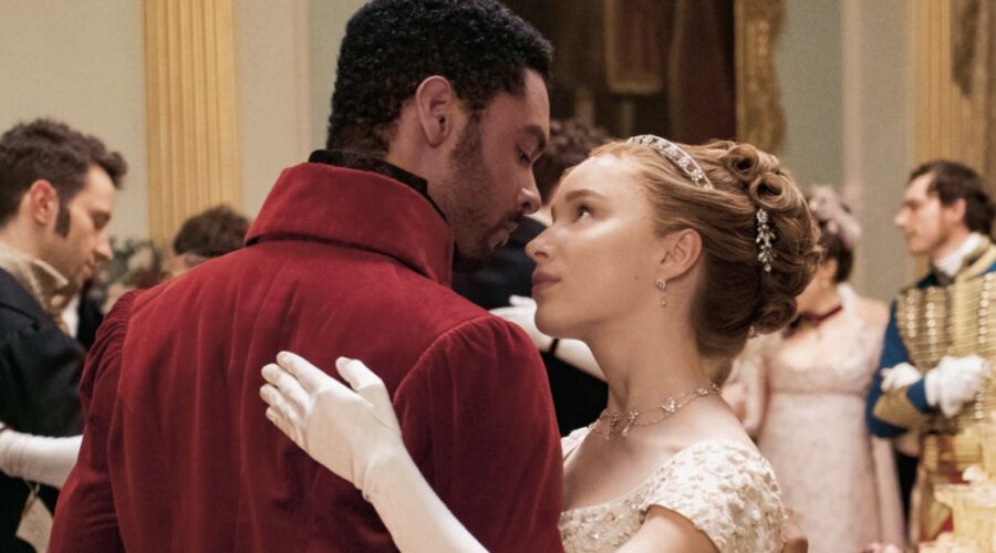 Phoebe Dynevor e Regé-Jean Page nei panni di Simon e Daphne in Bridgerton. Credits: Liam Daniel/Netflix.