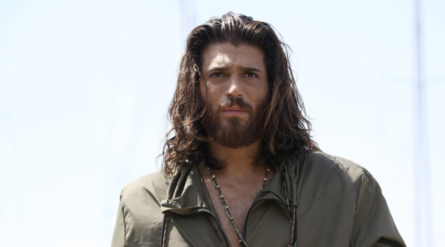 Can Yaman Interpreta Can Divit In Daydreamer. Credits: Global Telif Haklari Yapimcilik TIC. A.S.