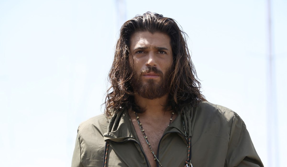 Can Yaman Interpreta Can Divit In Daydreamer. Credits: Global Telif Haklari Yapimcilik TIC. A.S.