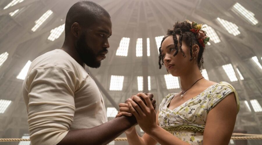 Da sinistra: Martins Imhangbe e Emma Naomi sono Will e Alice Mondrich in Bridgerton. Credits: Liam Daniel/Netflix