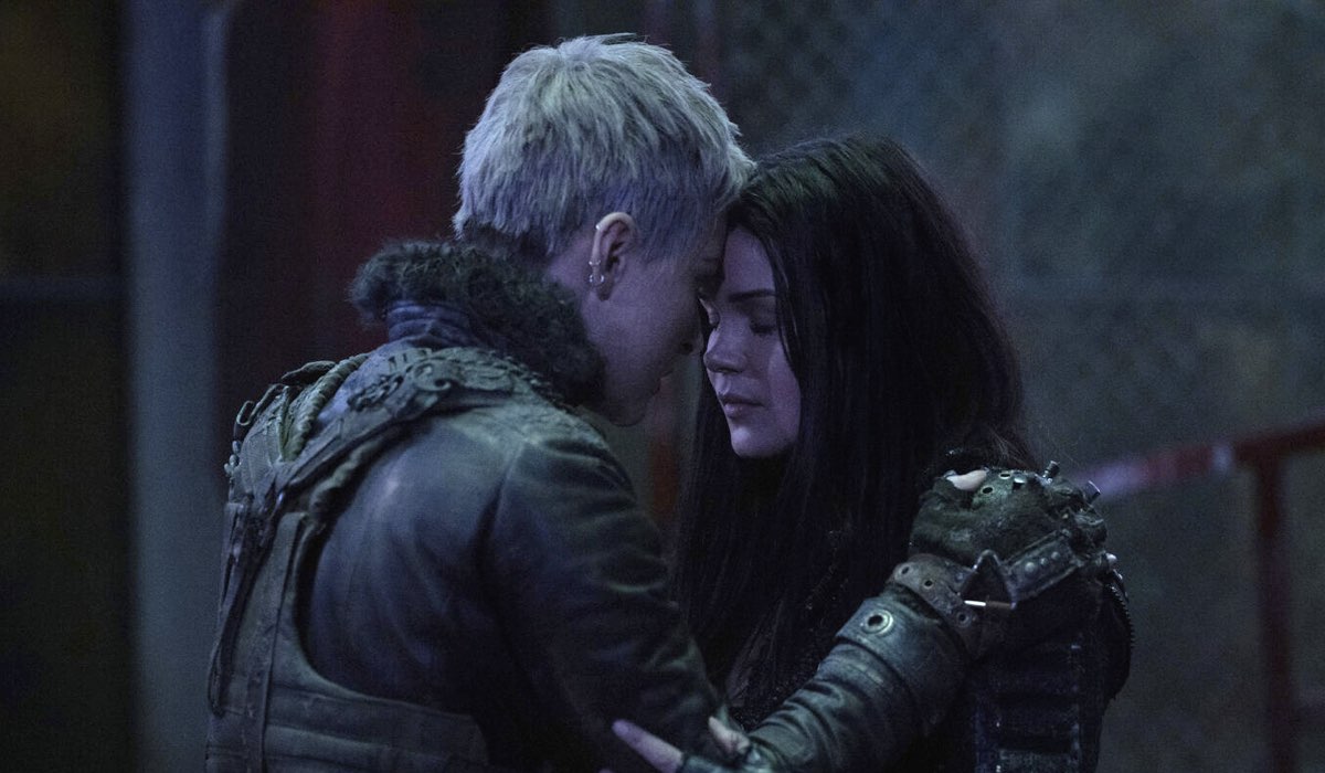 Hope e Octavia In The 100 7 Stagione. Credits: Mediaset