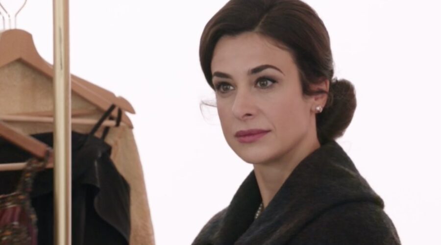 Il Paradiso Delle Signore 5 Gloria Moreau Interpretata Da Lara Komar Qui In Una Scena Al Paradiso Nella Puntata 95 Credits Rai