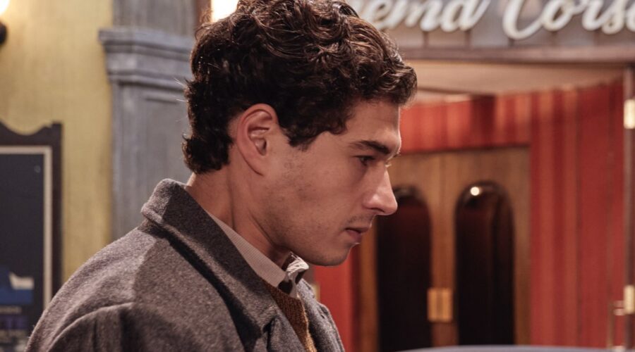 Il Paradiso Delle Signore Giancarlo Commare Interpreta Rocco Amato Qui In Una Scena Davanti Al Cinema Corso Nella Stagione Daily 2 Credits Rai