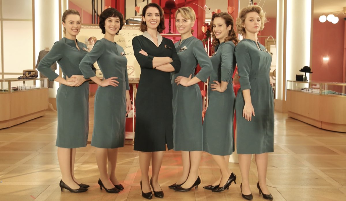 Il Paradiso Delle Signore Le Veneri Angela, Marina, Roberta, Dora E Irene Con La Capocommessa Clelia Nella Stagione 4 Daily 2 Credits Rai