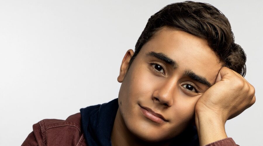 Michael Cimino nel poster di Love, Victor. Credits: Disney+.