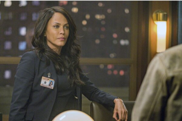 Nicole Ari Parker Interpreta Samatha Miller In Chicago Pd 8. Credits: Mediaset
