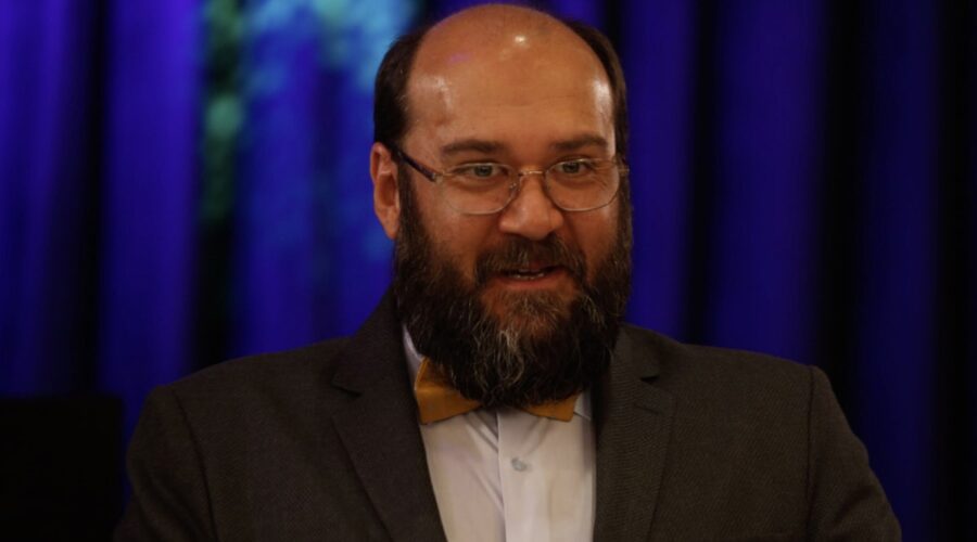 Nihat al matrimonio della figlia Leyla In Daydreamer. Credits: Global Telif Haklari Yapimcilik TIC. A.S.