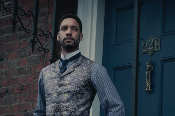 Royce Pierreson (Watson) in Gli Irregolari di Baker Street. Credits: Matt Squire/Netflix.