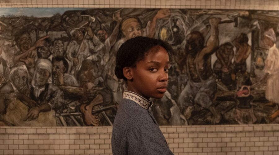 Thuso Mbedu nei panni di Cora in The Underground Railroad. Credits: Prime Video.