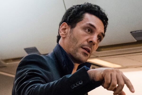 Tomer Sisley In Una Scena Di 
