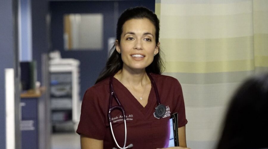 Torrey Devitto Interpreta Natalie Manning In Chicago Med 6. Credits: MediasetTorrey Devitto Interpreta Natalie Manning In Chicago Med 6. Credits: Mediaset