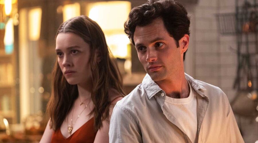 Victoria Pedretti e Penn Badgley nella serie TV You. Credits: Netflix.
