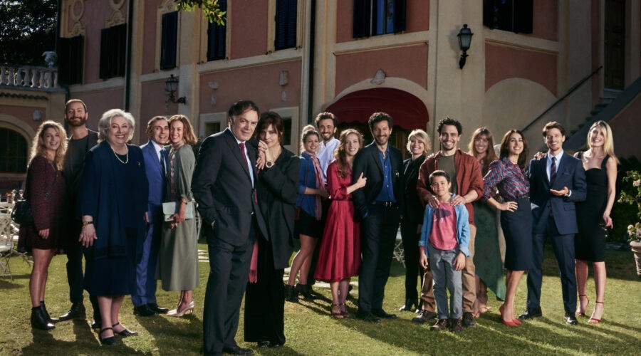 “A Casa Tutti Bene – La Serie”, un particolare dalla keyart della serie. Credits: Sky.