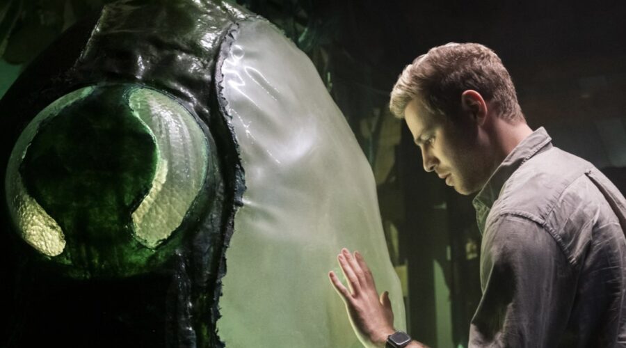 Cameron Fuller in una scena dell'episodio “Crawlers” della seconda stagione di Into The Dark. Credits: RaiPlay.