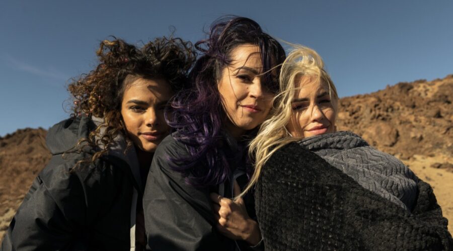 Da Sinistra Gina (Yany Prado) Coral (Verónica Sánchez) e Wendy (Lali Espósito) In Sky Rojo Credits: Tamara Arranz/Netflix