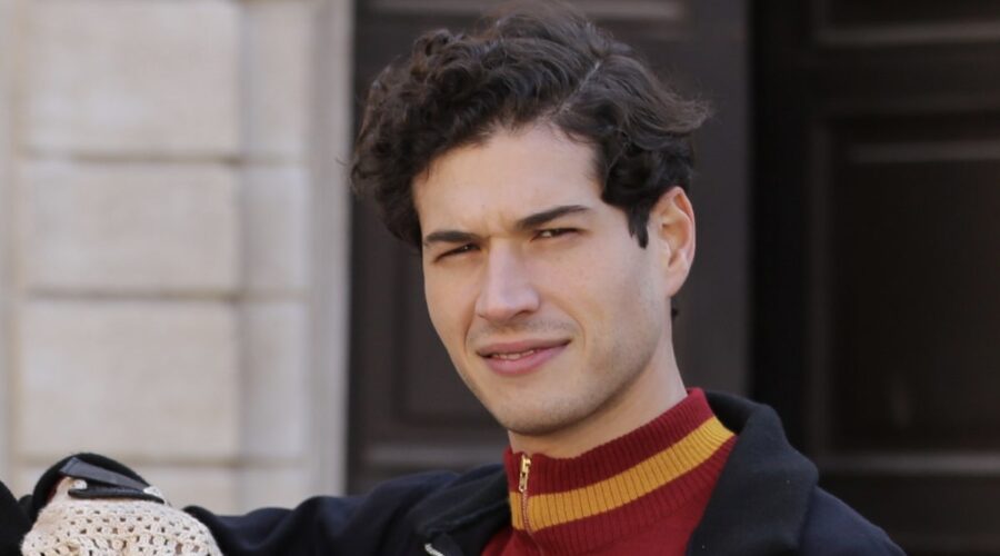 Giancarlo Commare interpreta Rocco Amato qui in un posato per Il Paradiso Delle Signore 5 Credits P. Bruni e Rai