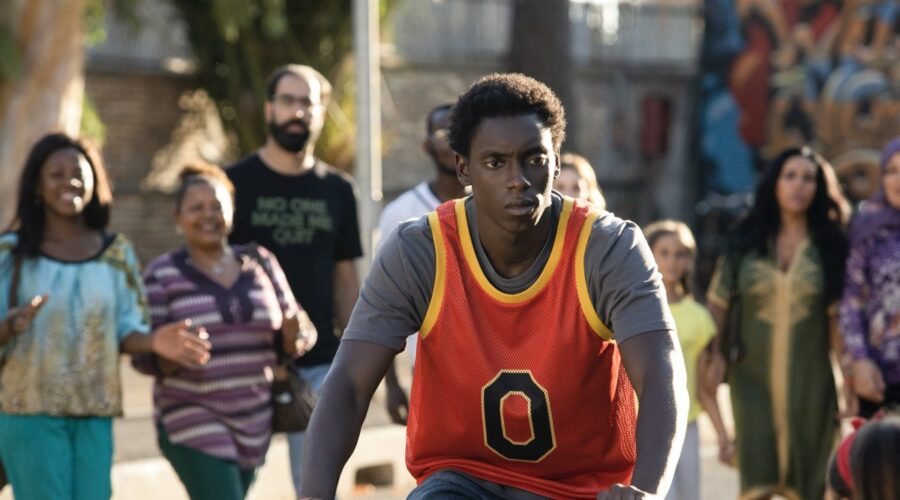 Giuseppe Dave Seke nei panni di Omar in Zero. Credits: Netflix.
