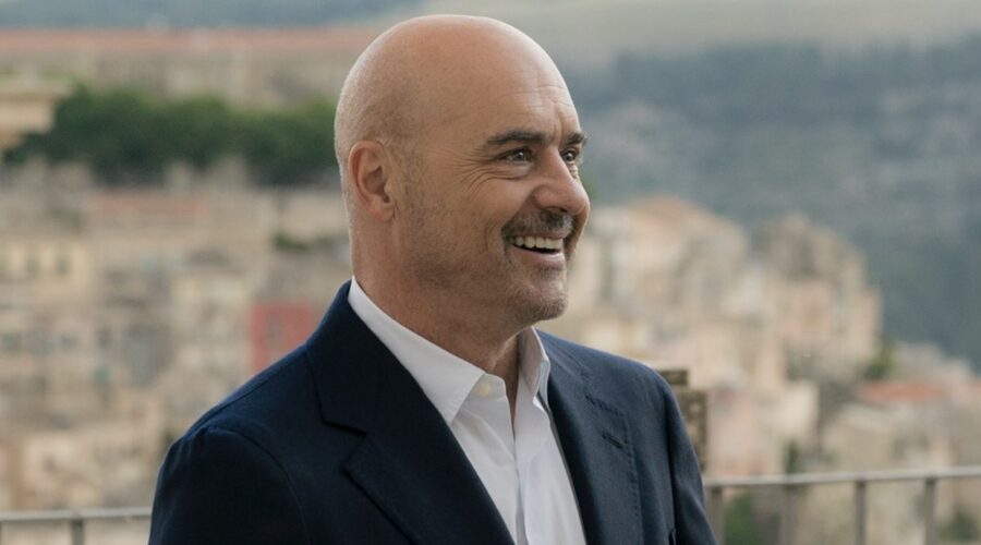 Il Commissario Montalbano Luca Zingaretti Interpreta Salvo Qui Ne Il Metodo Catalanotti Credits: Duccio Giordano E Rai