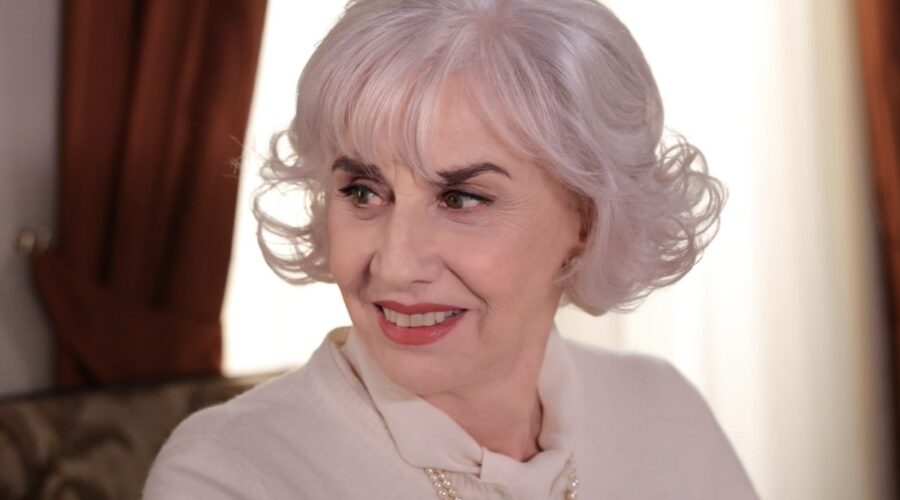 Il Paradiso Delle Signore 5 La Zia Ernesta Interpretata Da Pia Engleberth Qui Nella In Una Scena Della Soap Credits P. Bruni E Rai