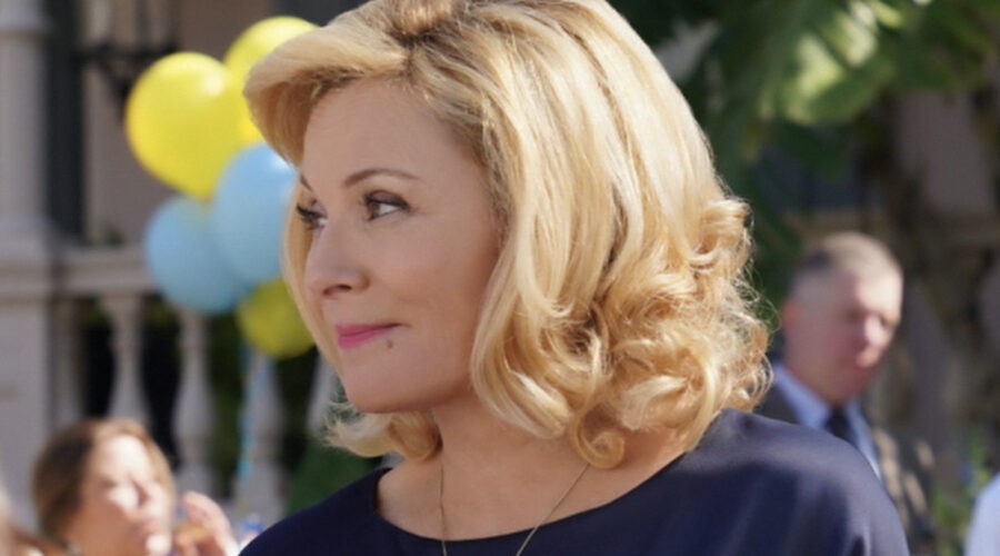 Kim Cattrall Interpreta Margaret In Filthy Rich Su Star Credits: Disney Plus