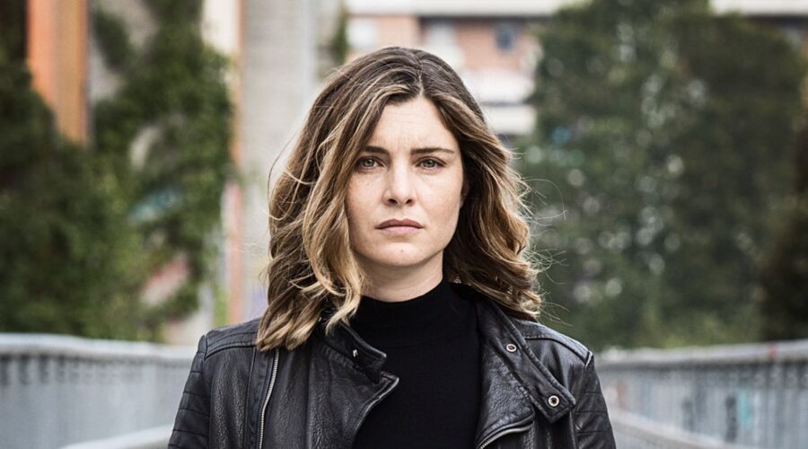 La Fuggitiva: Vittoria Puccini interpreta Arianna Comani, qui in un posato Credits Rai