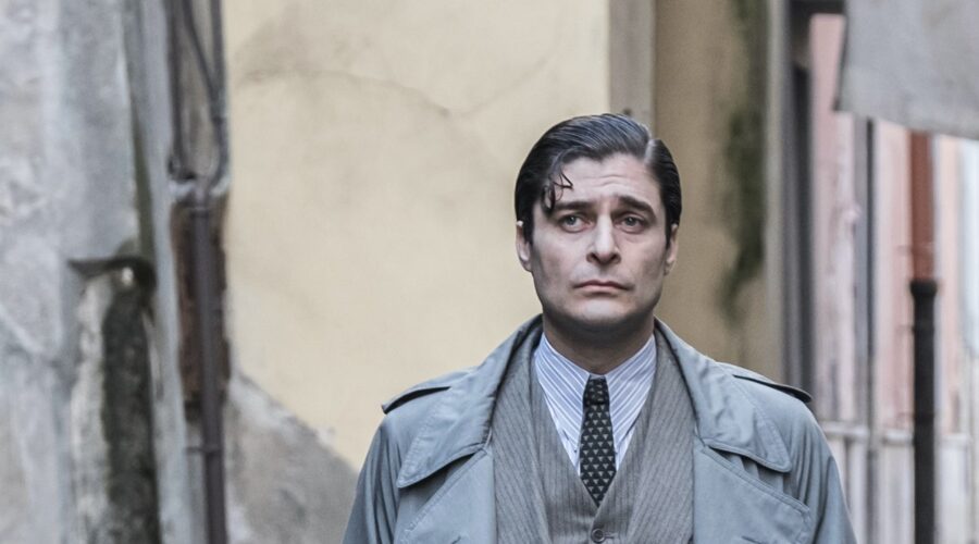 Lino Guanciale Interpreta Luigi Alfredo Ricciardi Ne Il Commissario Ricciardi Qui Nella Quinta Puntata Credits Anna Camerlingo E Rai