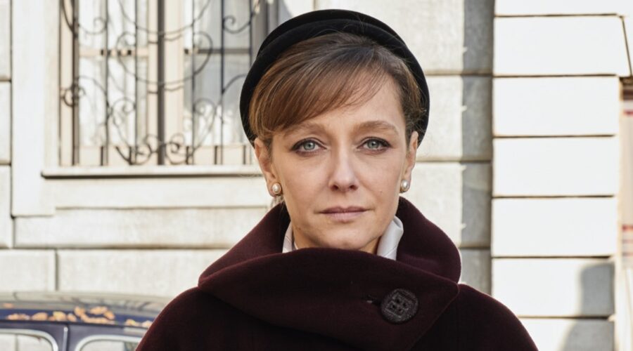 Marta Richeldi interpreta Silvia Cattaneo ne Il Paradiso Delle Signore, qui in un posato per la stagione 4 Credits Rai