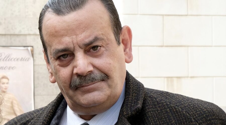 Nicola Rignanese interpreta Giuseppe Amato qui in un posato per Il Paradiso Delle Signore 5 Credits Rai