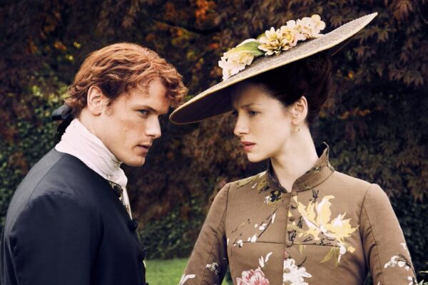 Sam Heughan e Caitriona Balfe in una scena di Outlander. Credits: Fox.