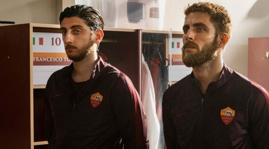 Pietro Castellitto (Francesco Totti) e Marco Rossetti (Daniele De Rossi) in Speravo De Morì Prima. Credits: Iacovelli-Zayed/Sky.