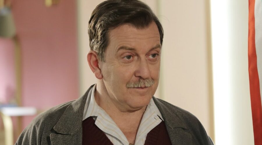 Pietro Genuardi interpreta Armando Ferraris qui in una scena de Il Paradiso delle Signore 4 Credits P. Bruni e Rai