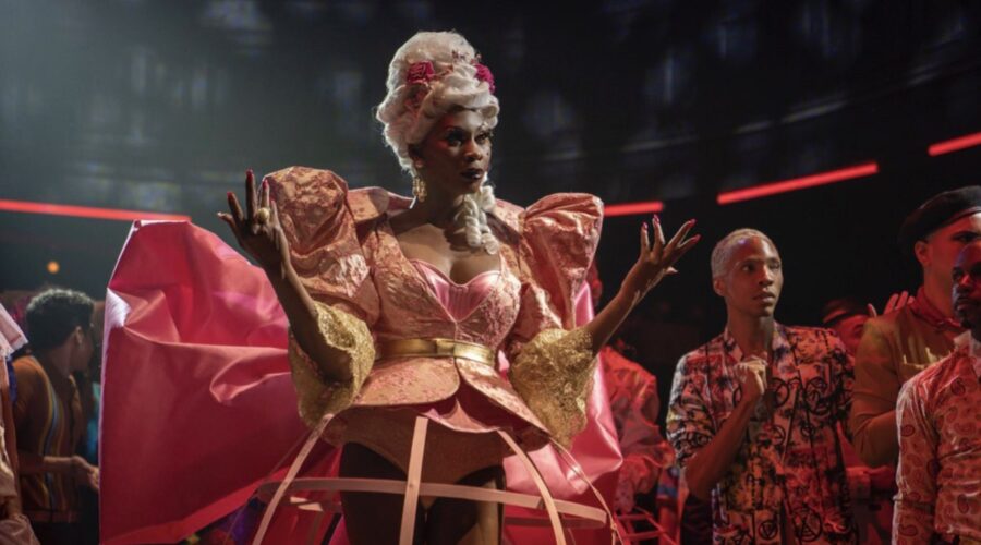 Dominique Jackson nei panni di Elektra Abundance in una scena di Pose. Credits: FX via Netflix Italia.