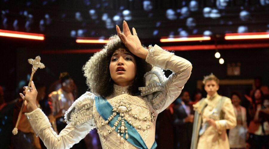 Indya Moore interpreta Angel in Pose. Credits: FX via Netflix Italia.