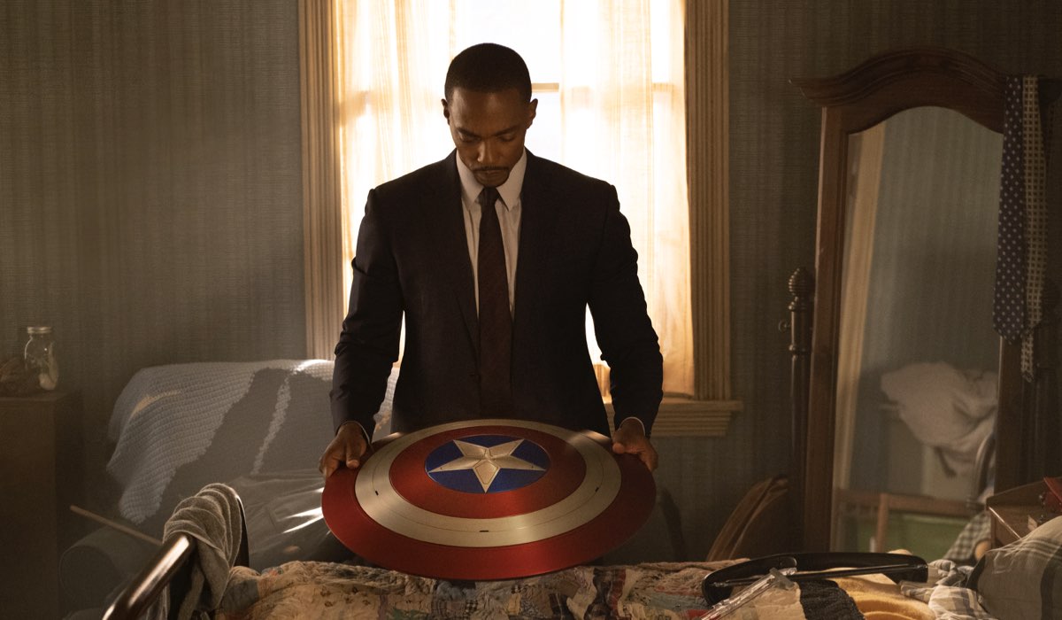 Anthony Mackie è Sam Wilson in The Falcon And The Winter Soldier. Credits: Disney Plus.